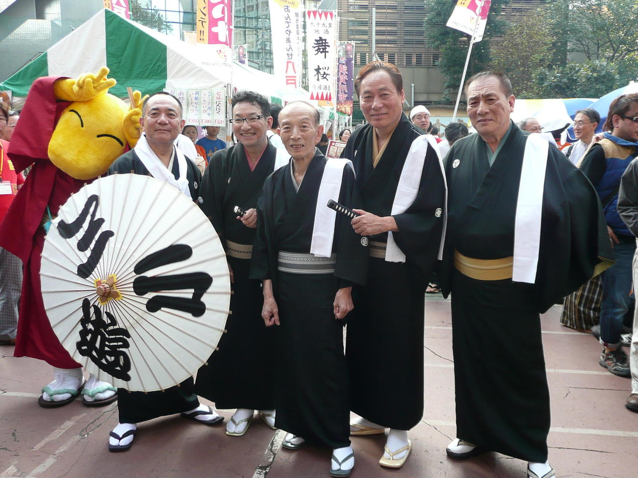 11年10月、「芸協らくごまつり」で歌舞伎「白浪五人男」に出演したメンバー。左から三遊亭小遊三、春風亭昇太、桂歌丸さん、桂米助、春風亭小柳枝さん