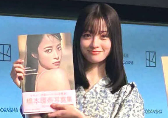 写真集「カレイドスコープ」発売記念会見に出席した橋本環奈（撮影・松尾幸之介）