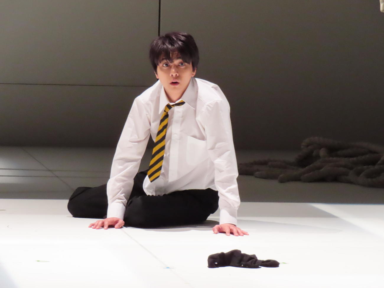 舞台「モンスター・コールズ」に主演する佐藤勝利（撮影・横山慧）