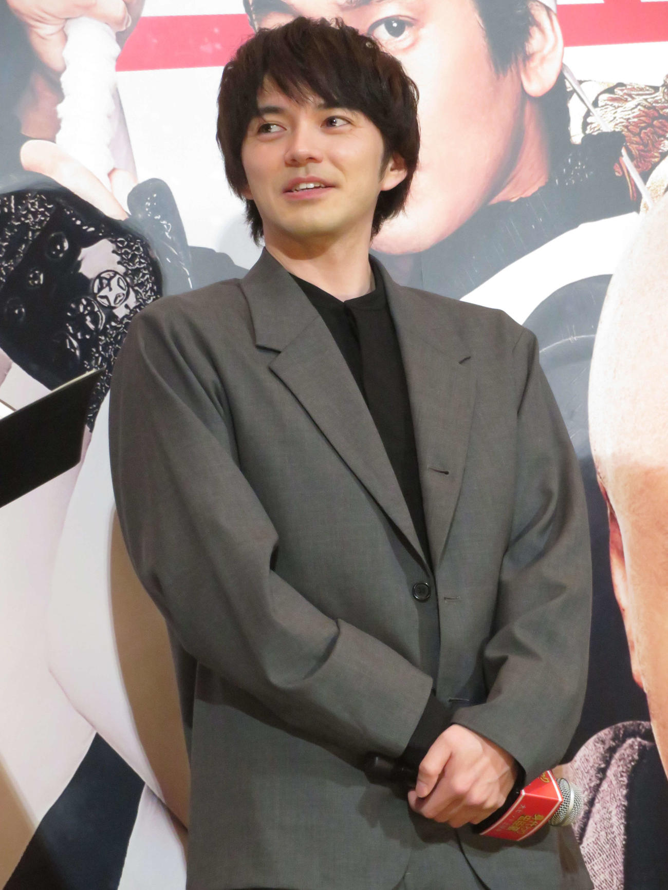 映画「身代わり忠臣蔵」の初日舞台あいさつに登壇した林遣都
