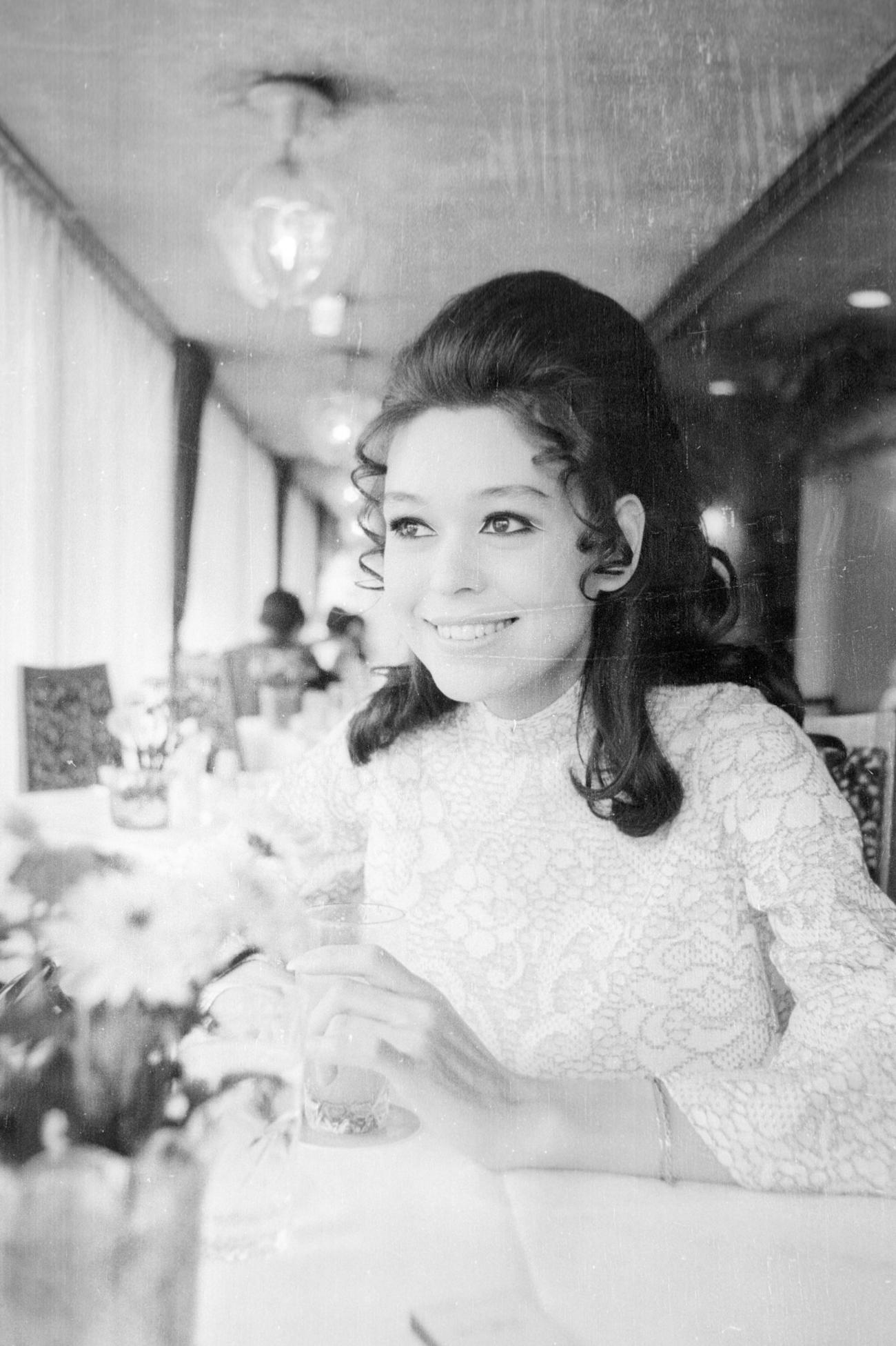 指揮者・小澤征爾さんとの婚約を発表したファッションモデルの入江美樹（1968年5月撮影）