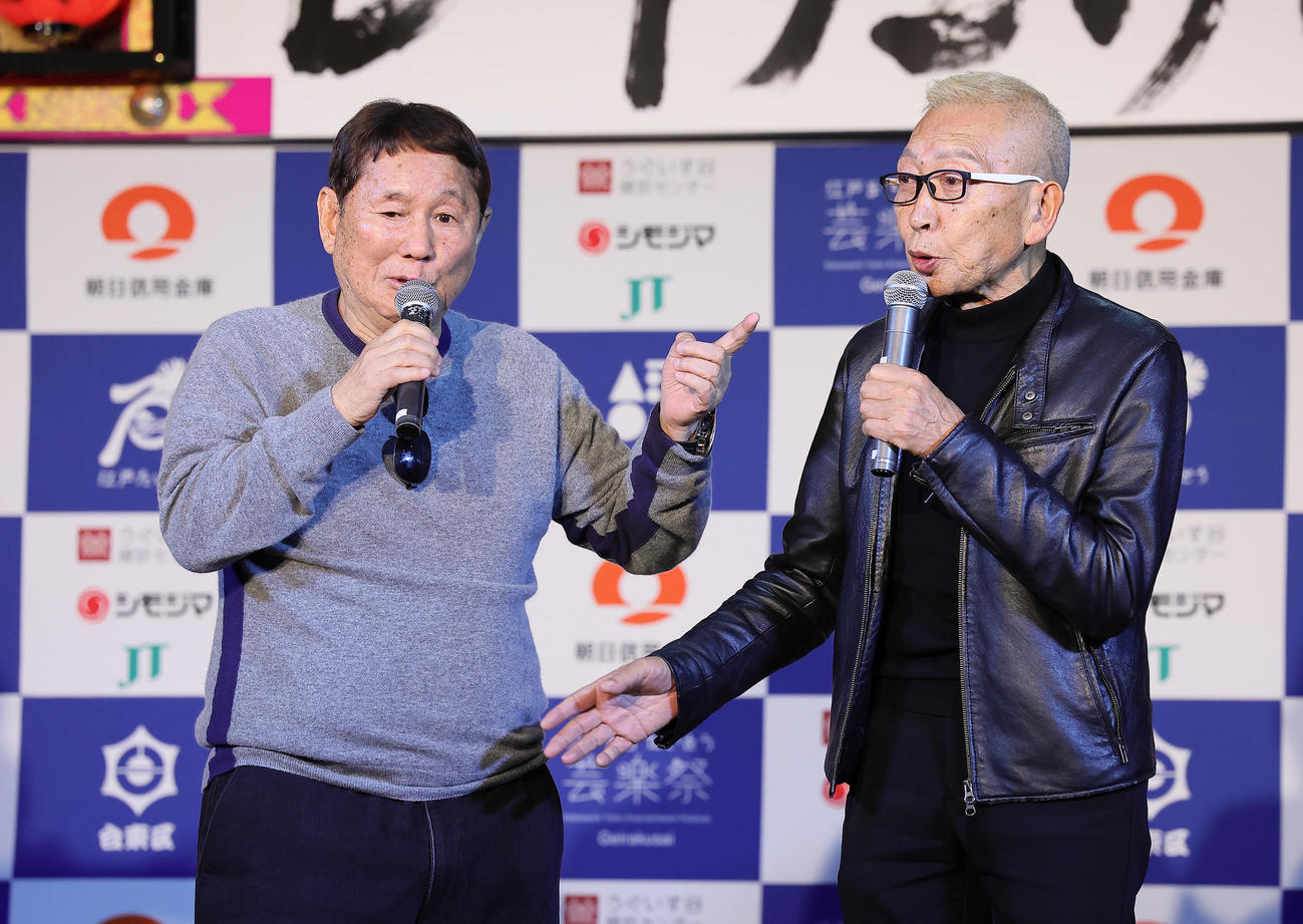 第6回たけしが認めた若手芸人ビートたけし杯「お笑い日本一」　オープニングに登場したビートたけし（左）とビートきよし（2024年2月9日撮影）
