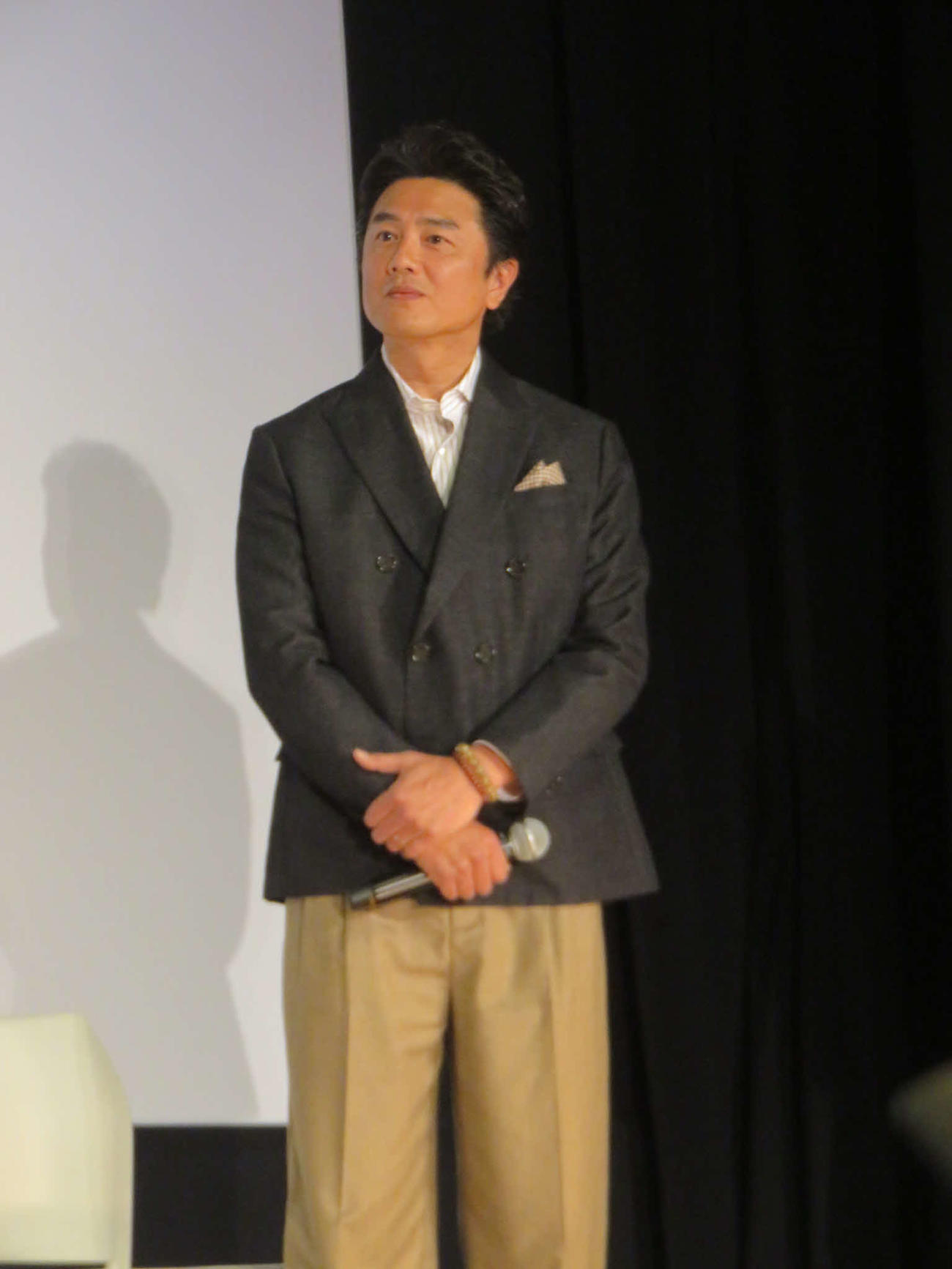 映画「一月の声に歓びを刻め」の舞台あいさつに出席した原田龍二