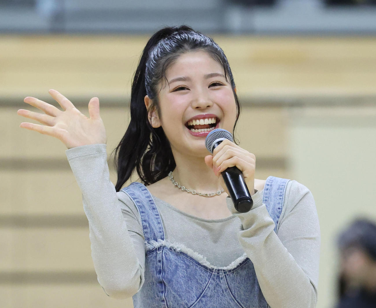 北海道YS対埼玉　試合前、トークショーをする滝谷美夢（撮影・佐藤翔太）