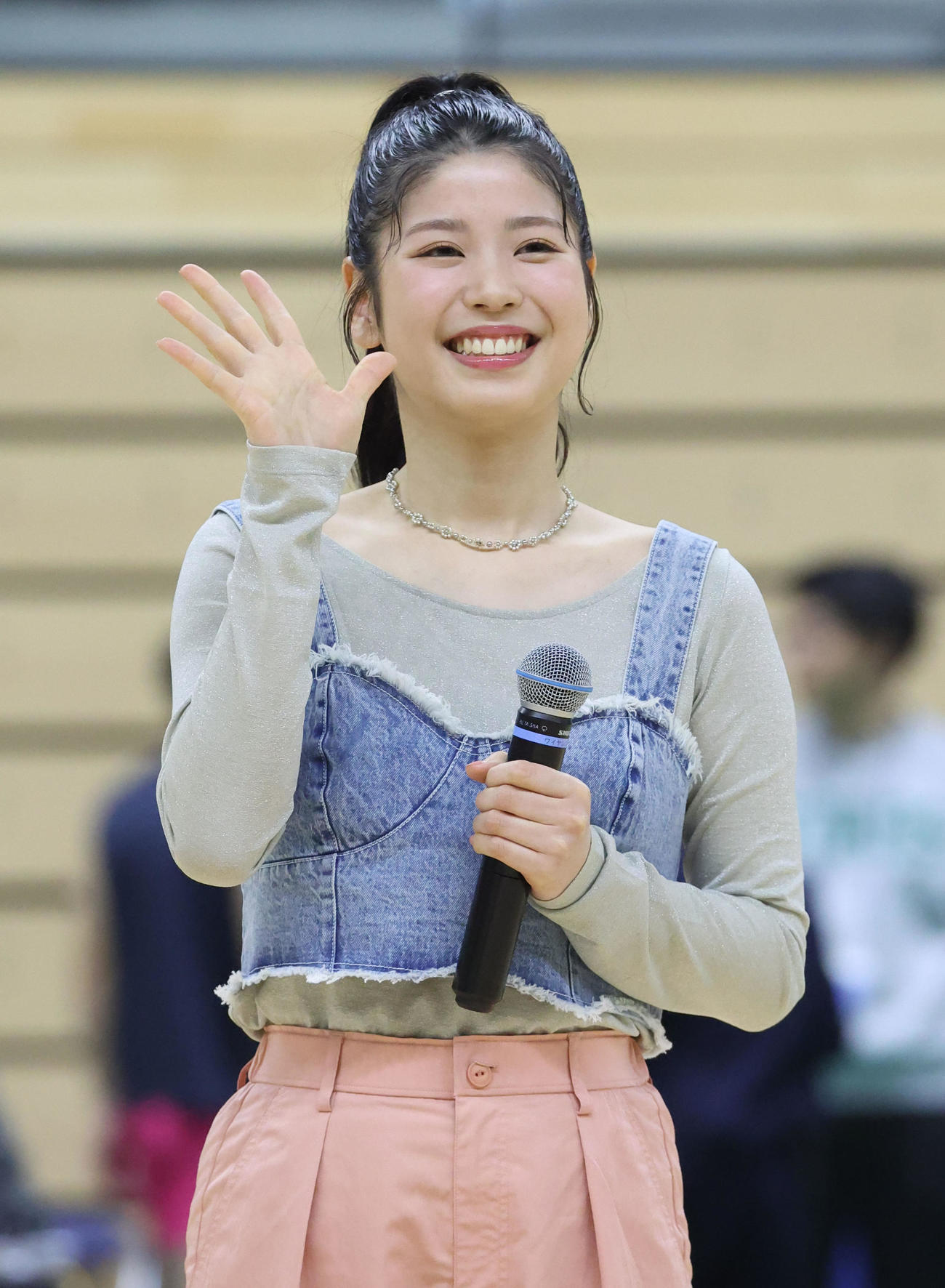 北海道YS対埼玉　試合前、トークショーをする滝谷美夢（撮影・佐藤翔太）