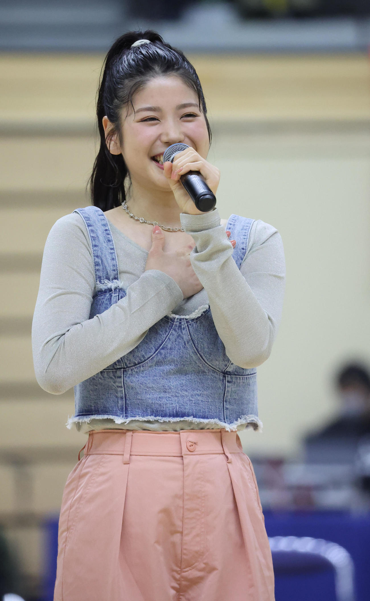 北海道YS対埼玉　試合前、トークショーをする滝谷美夢（撮影・佐藤翔太）