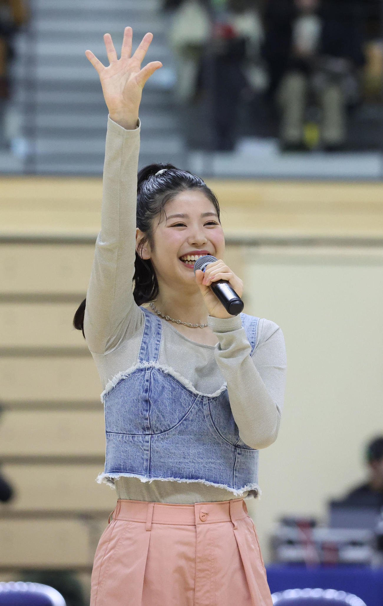 北海道YS対埼玉　試合前、トークショーをする滝谷美夢（撮影・佐藤翔太）