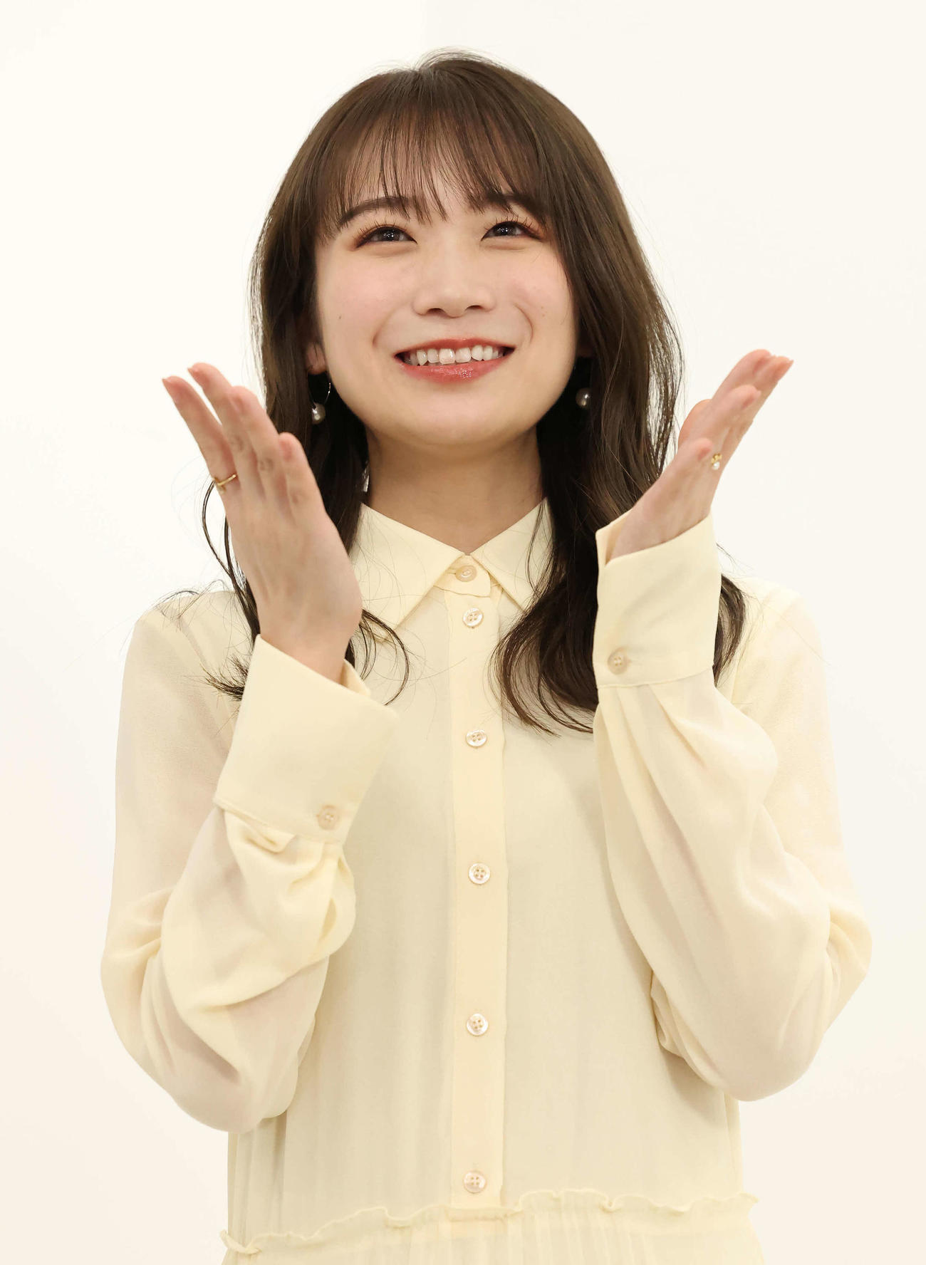 秋元真夏（2023年2月撮影）