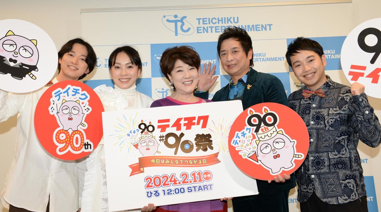 テイチク創立90周年記念イベントを行った、左から青山新、杜このみ、川中美幸、松原健之、三丘翔太