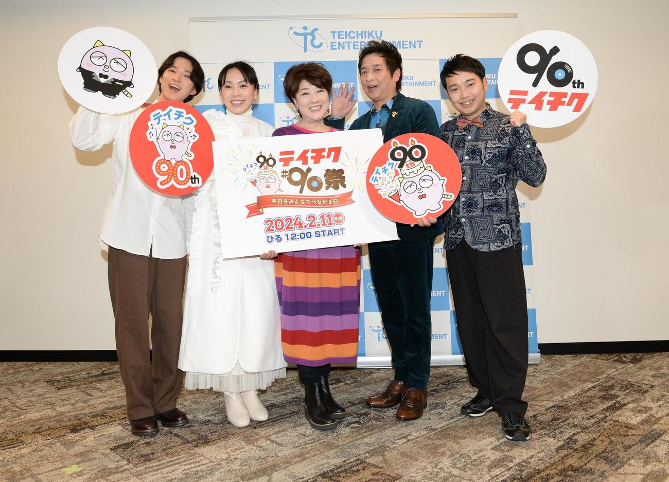 テイチク創立90周年記念イベントを行った、左から青山新、杜このみ、川中美幸、松原健之、三丘翔太