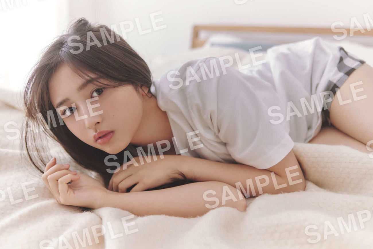 乃木坂46・5期生の初写真集「あの頃、乃木坂にいた」封入特典の井上和ソロポスターカット（C）マガジンハウス