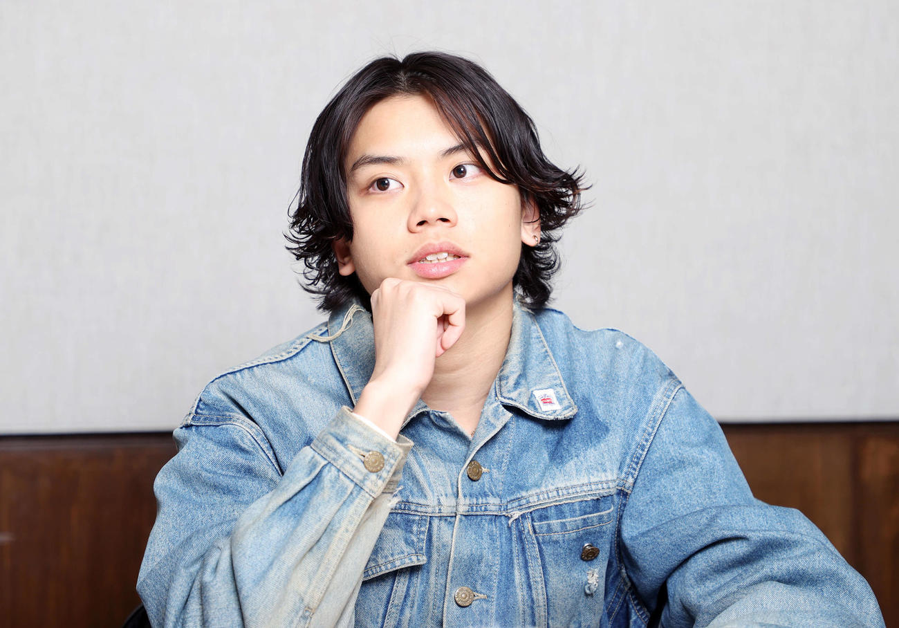 質問に答えるヤングスキニーのしおん（撮影・鈴木正人）