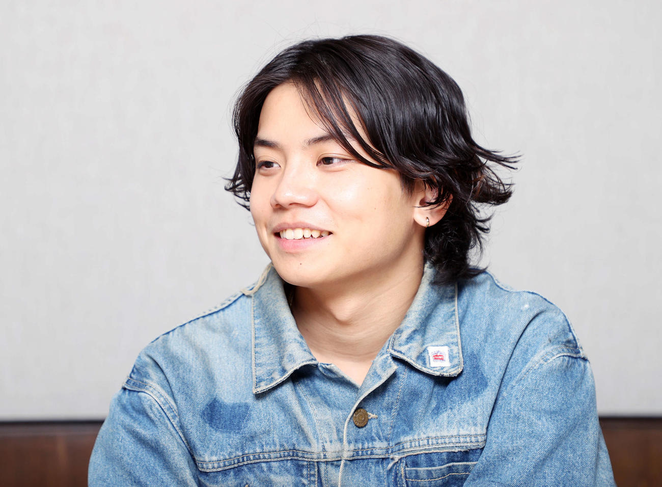 質問に答えるヤングスキニーのしおん（撮影・鈴木正人）