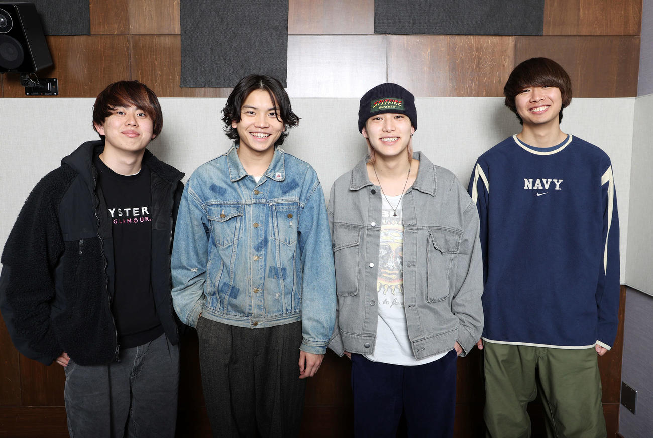 新曲「恋は盲目」を発売するヤングスキニー、左からゴンザレス、しおん、かやゆー、りょうと（撮影・鈴木正人）