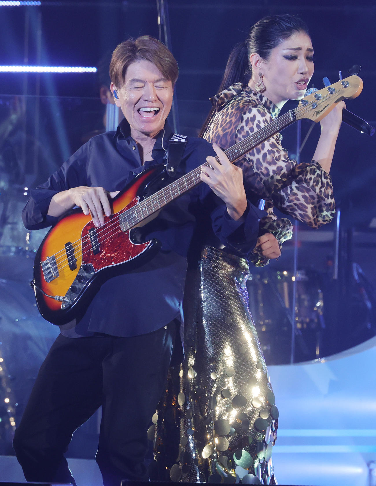 バースデーワンマンライブでアンミカと共演するヒロミ（撮影・野上伸悟）