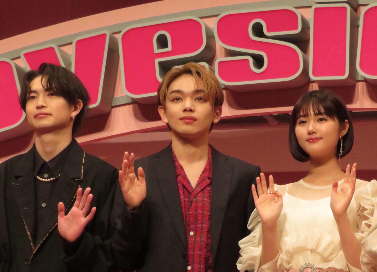 映画「恋わずらいのエリー」バレンタインスペシャルイベントに登場した左から綱啓永、宮世琉弥、原菜乃華