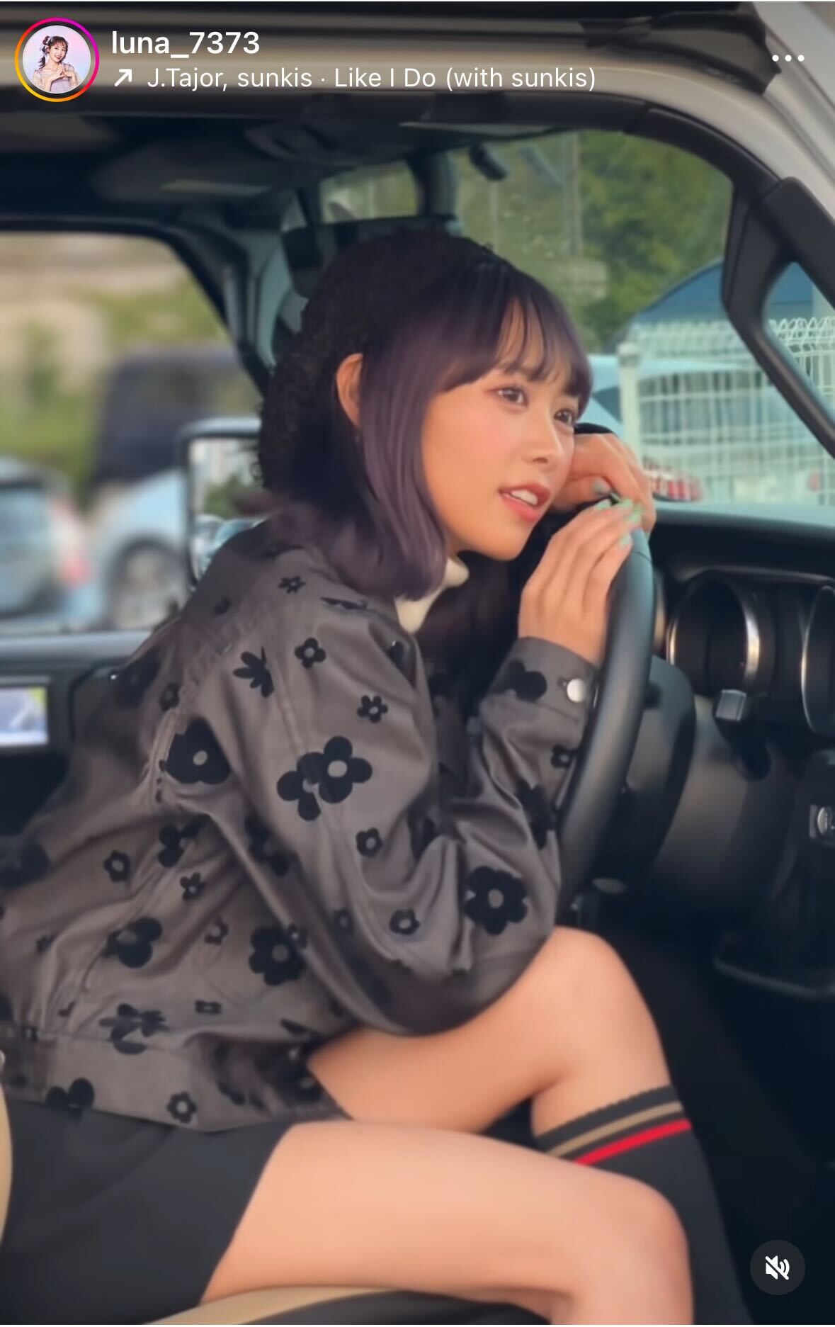 FRUITS ZIPPER仲川瑠夏のインスタグラムから
