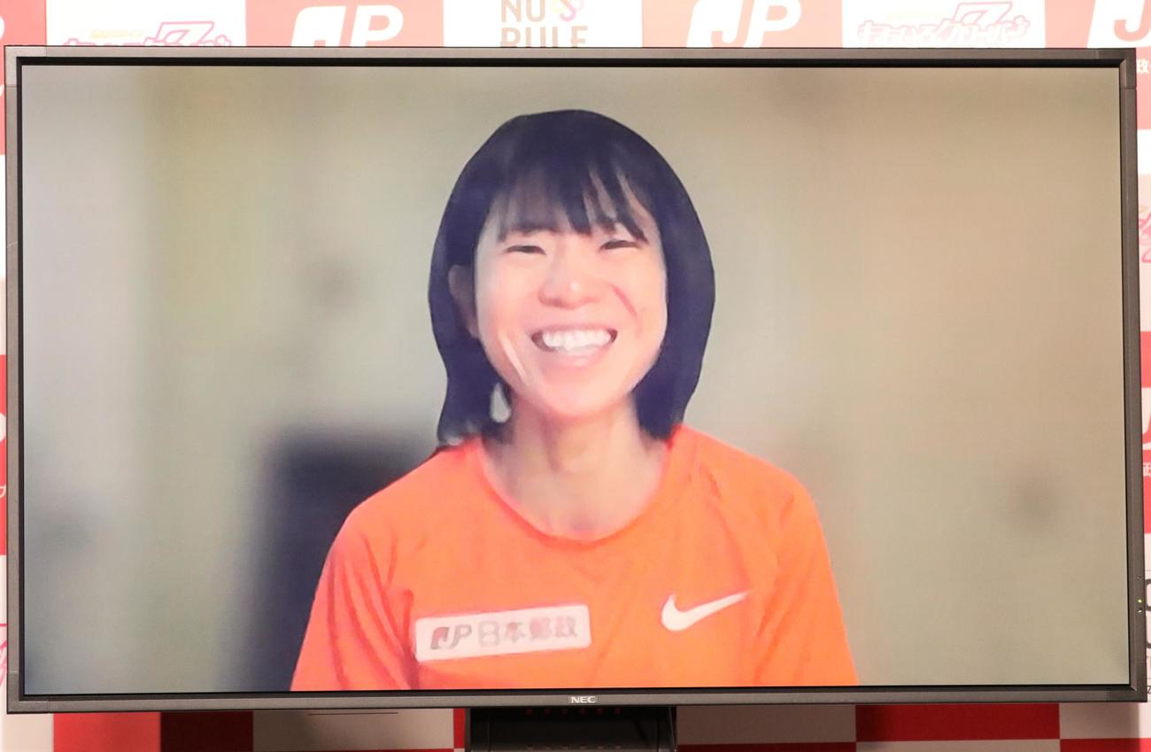 「カラダうごかせ！　ニッポン！」プロジェクト発足記者発表会にオンラインで登場した陸上女子長距離の鈴木（撮影・藤塚大輔）