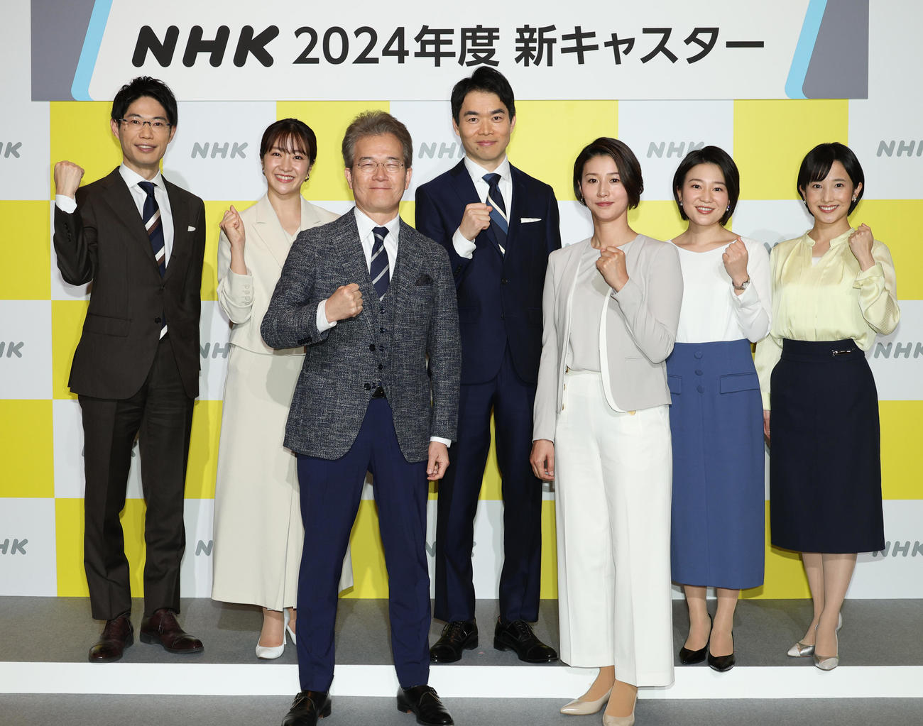 勢揃いしたNHKのキャスターたち。前列左から有馬嘉男キャスター、森花子アナウンサー、後列左から糸井羊司アナウンサー、副島萌生アナウンサー、広内仁キャスター、星麻琴アナウンサー、林田理沙アナウンサー（撮影・中島郁夫）