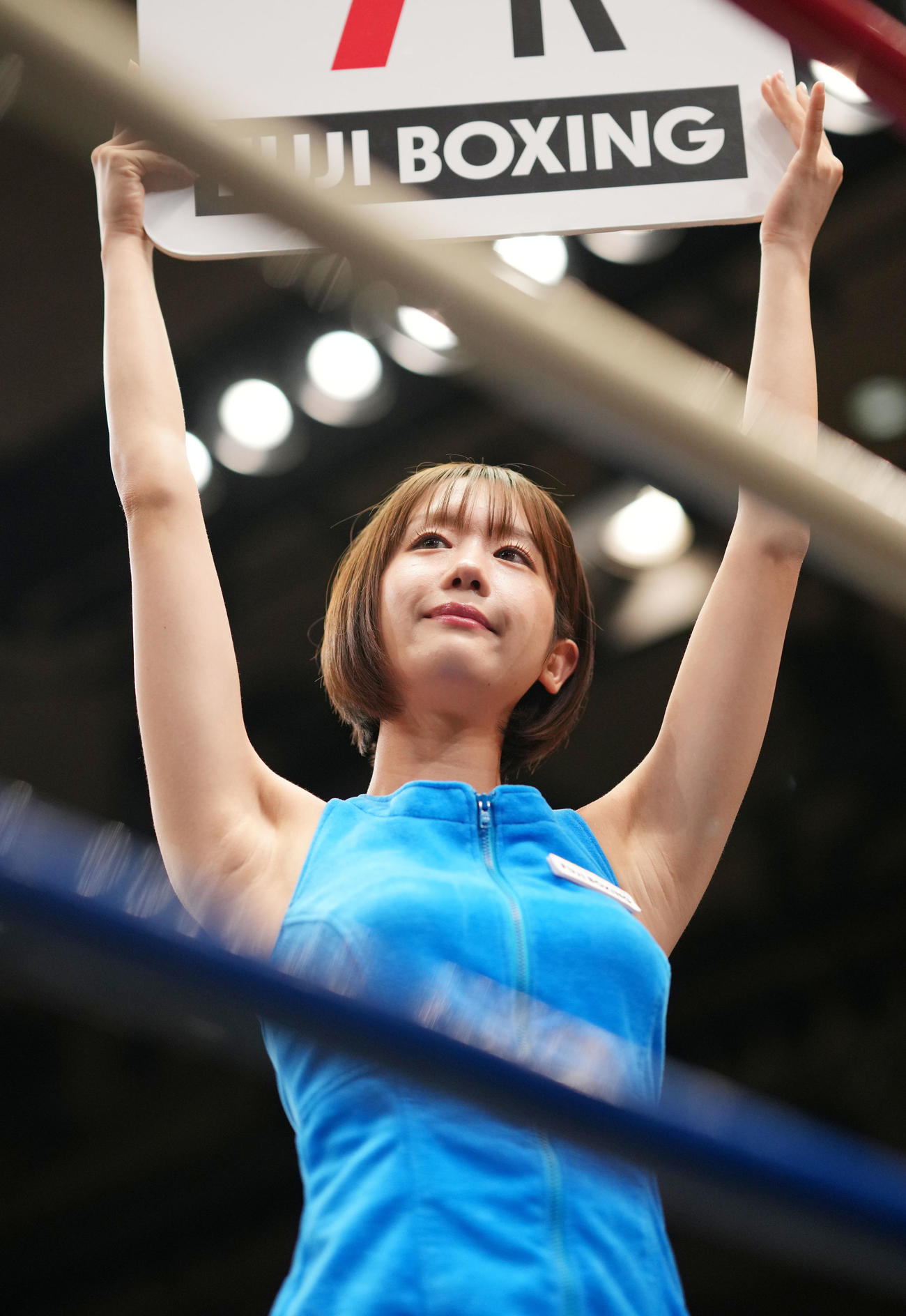 2023年11月7日、リングガールを務める新唯