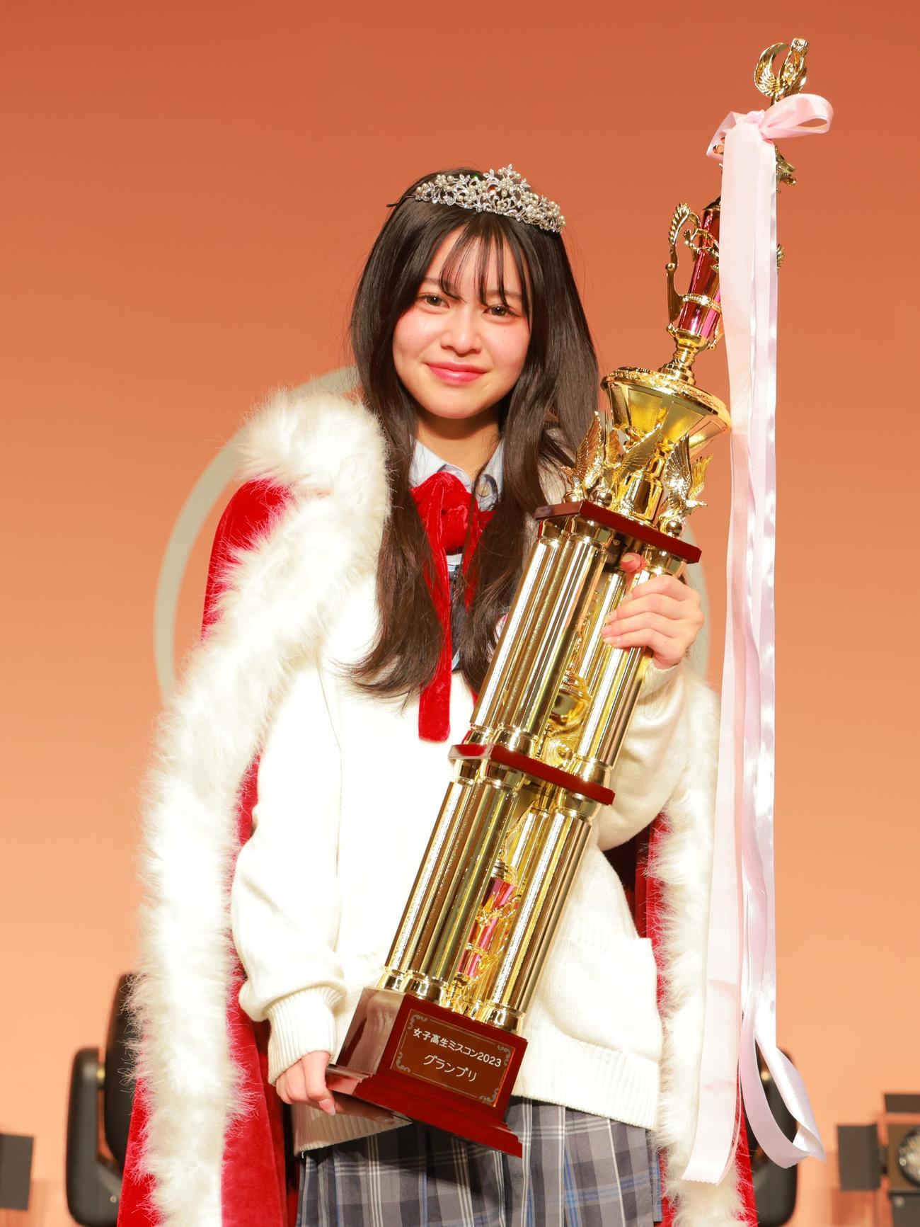 女子高生ミスコンでグランプリに輝いた米沢リア　（C）女子高生ミスコン
