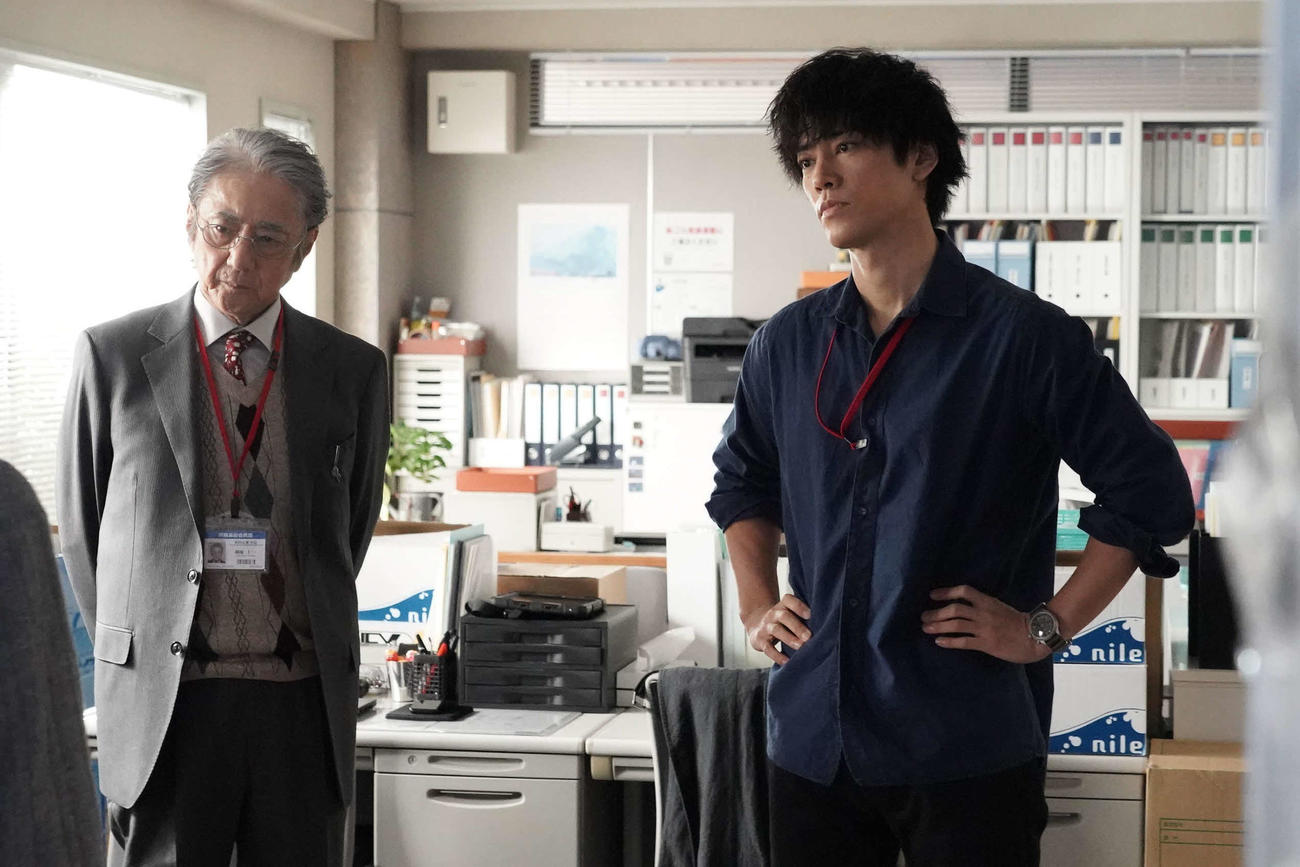 フジテレビ系「院内警察」に出演する左から市村正親、桐谷健太(C)フジテレビ