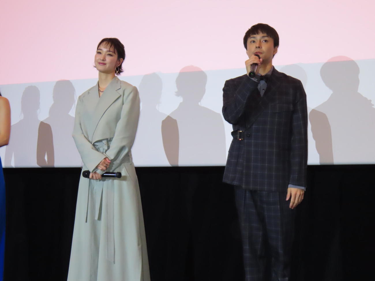 出演映画の舞台あいさつに出席した（左から）剛力彩芽、木村了