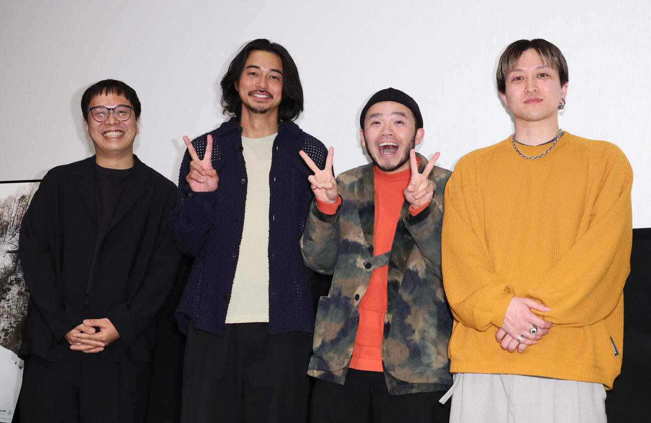 映画「WILL」初日舞台あいさつを行う、左からエリザベス宮地監督、東出昌大、MOROHAのアフロ、MOROHAのUK（撮影・中島郁夫）
