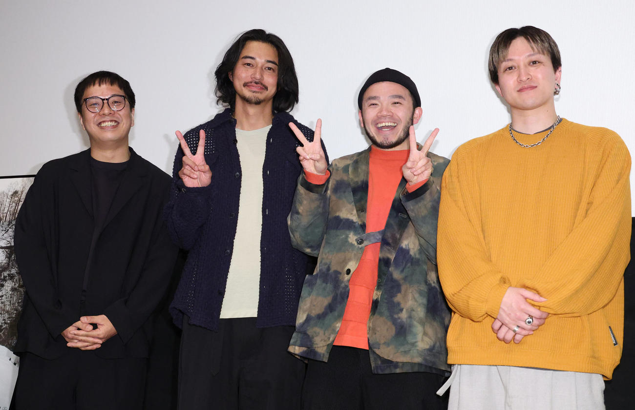 映画「WILL」初日舞台あいさつを行う、左からエリザベス宮地監督、東出昌大、MOROHAのアフロ、MOROHAのUK（撮影・中島郁夫）