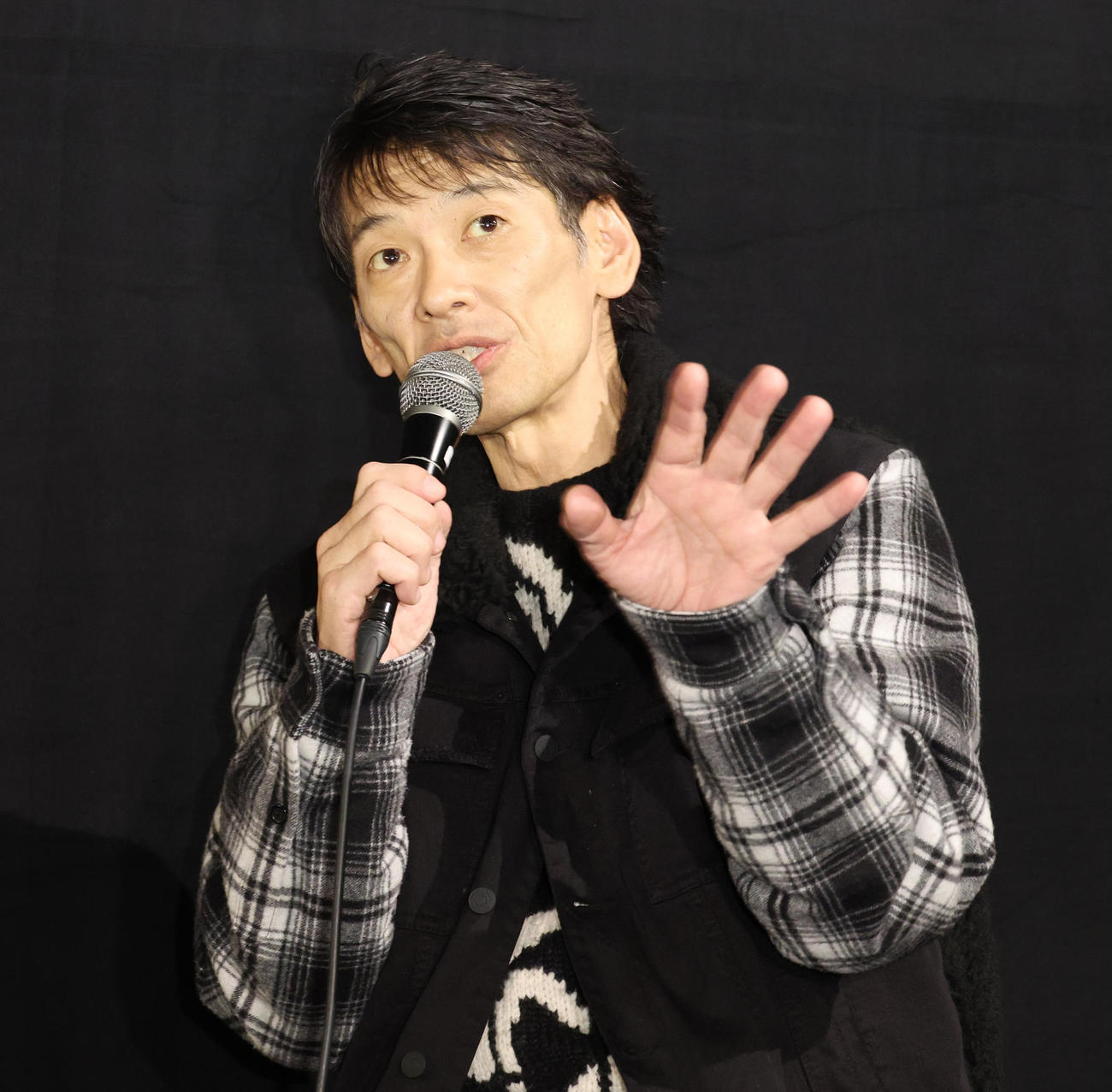 東京国際叶井俊太郎映画祭でトークイベントを行った叶井俊太郎氏（23年12月撮影）
