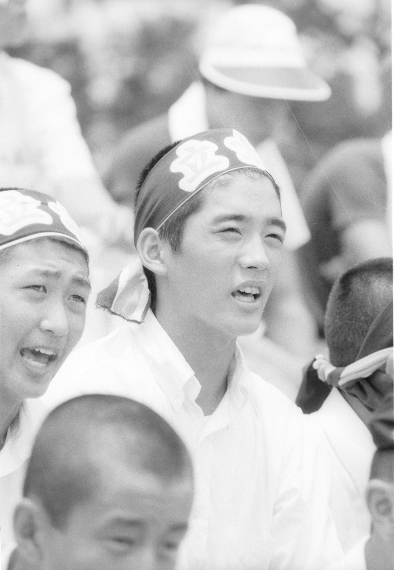 鉢巻き、ワイシャツ姿の高校生・長嶋一茂（1981年7月撮影）