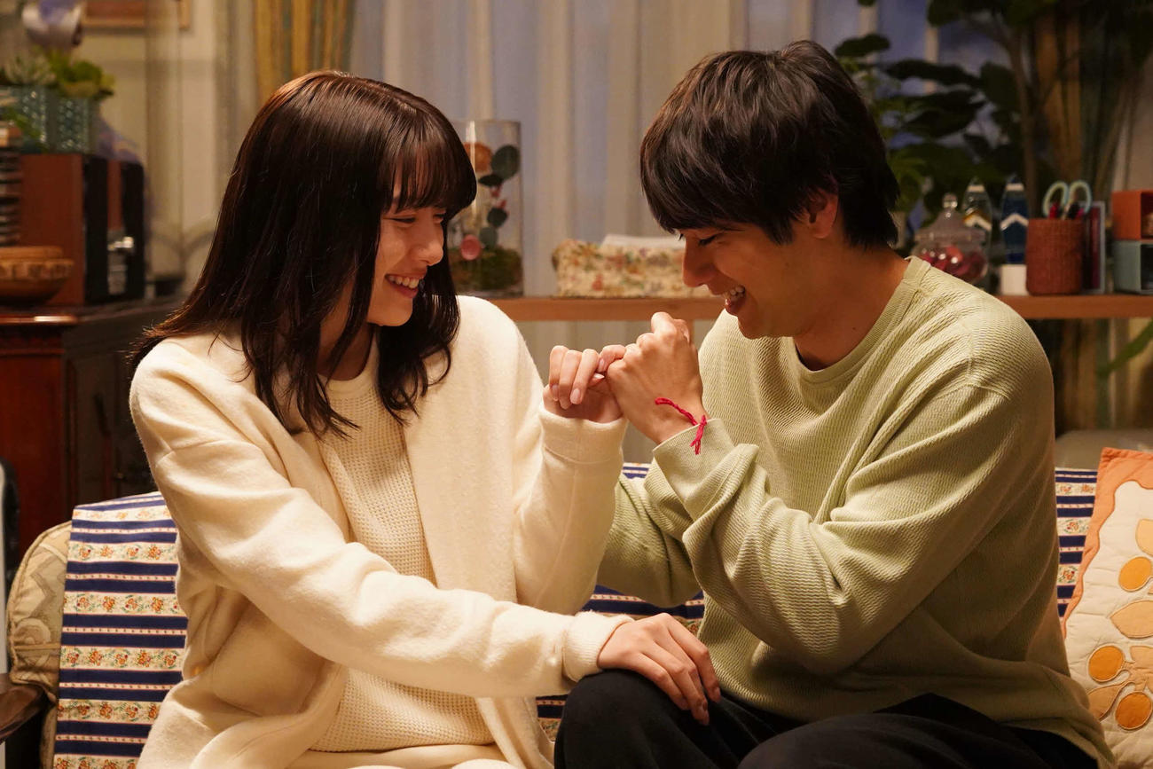 フジテレビ系「君が心をくれたから」に出演する永野芽郁、山田裕貴(C)フジテレビ