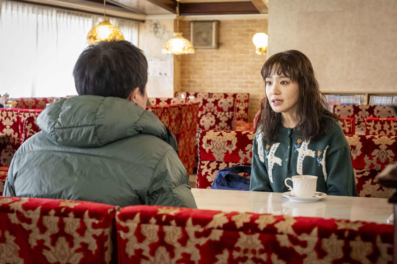 カンテレ・フジテレビ系「春になったら」に出演する濱田岳、奈緒(C)カンテレ