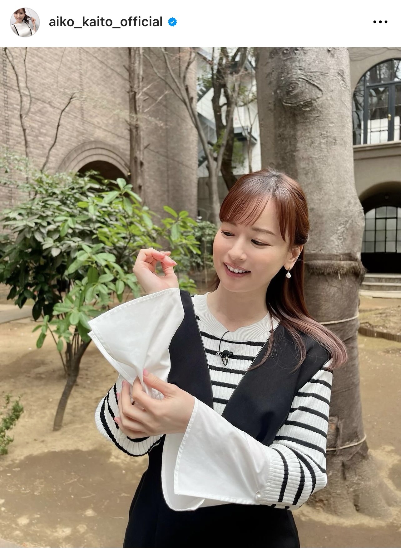 笑顔の衣装オフショット（皆藤愛子のインスタグラムから）