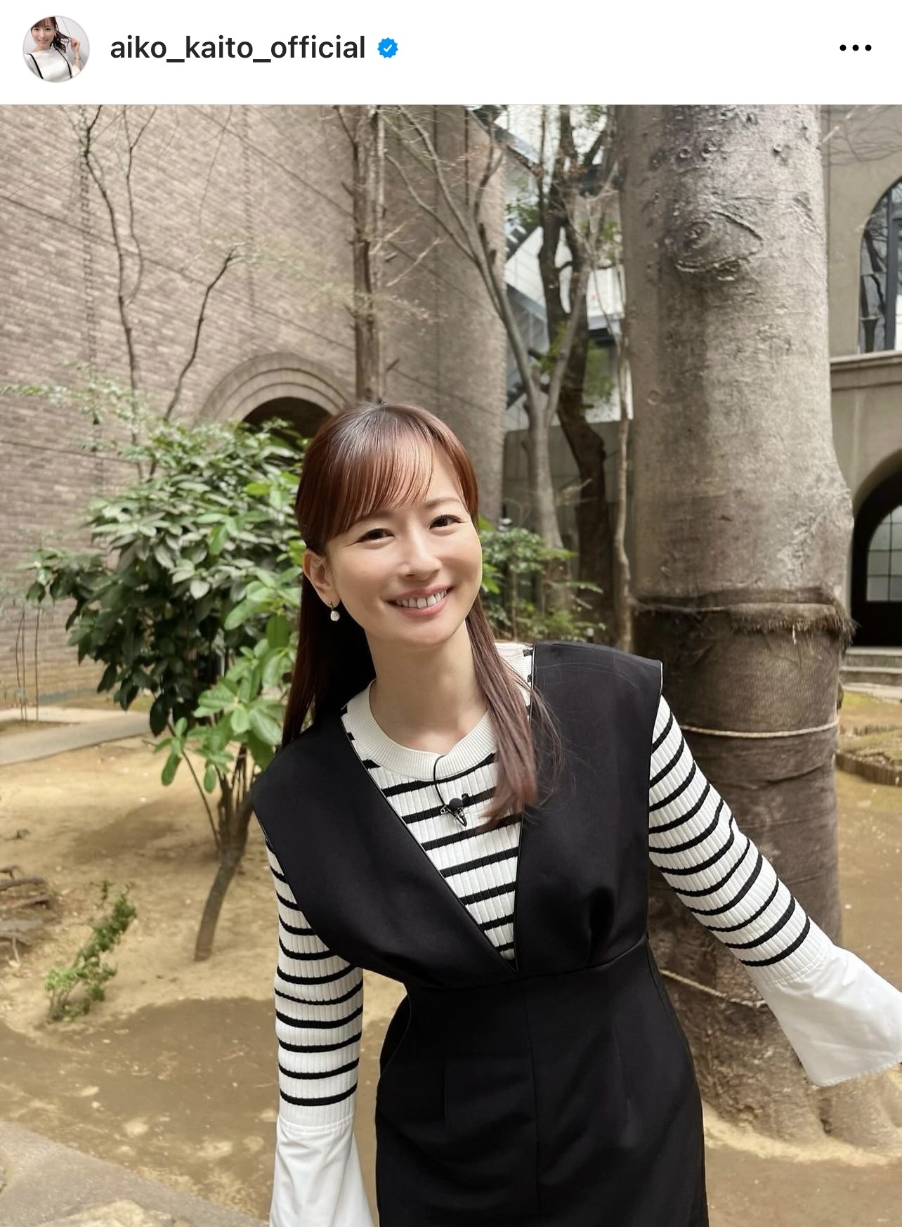 笑顔の衣装オフショット（皆藤愛子のインスタグラムから）