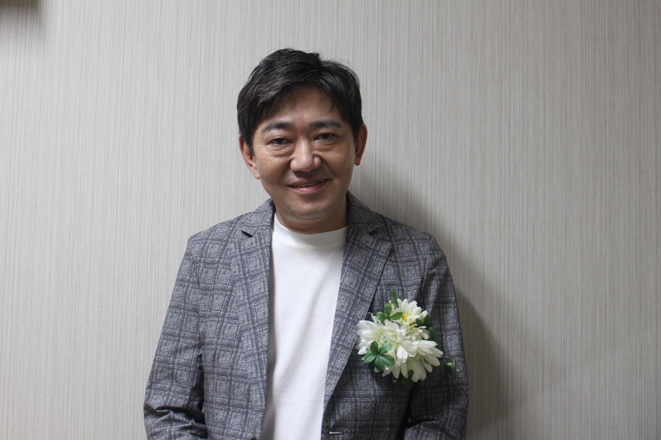 満席の観客を前に生前葬を行ったメッセンジャー黒田有