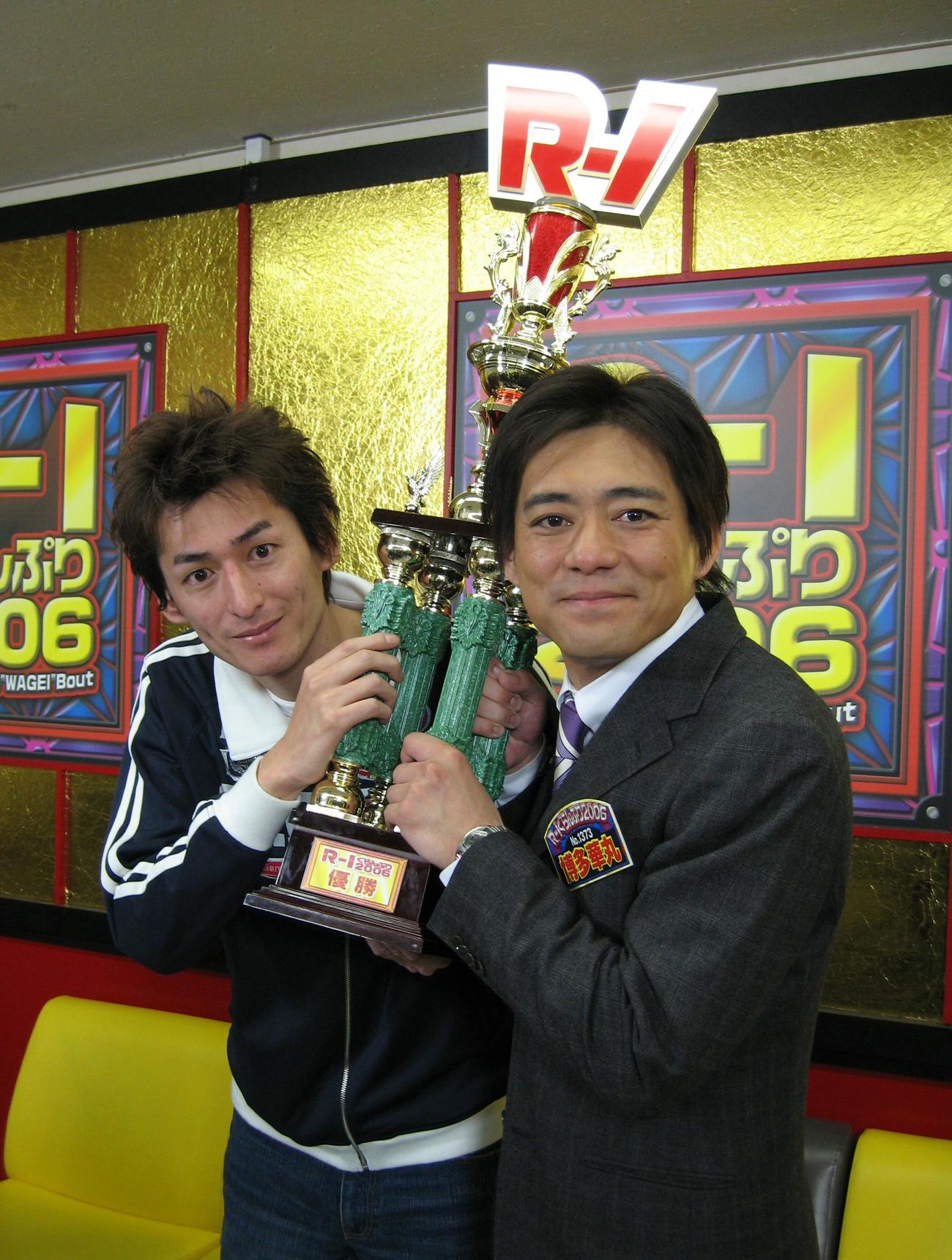 博多華丸（右）と相方の博多大吉（2006年2月撮影）