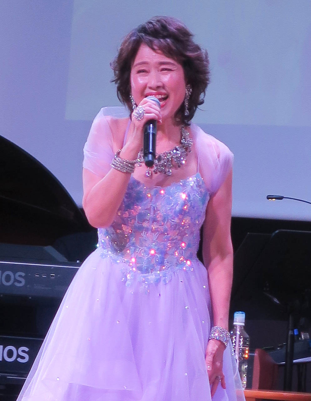 芸能50周年記念ディナーショーを行った沢田亜矢子