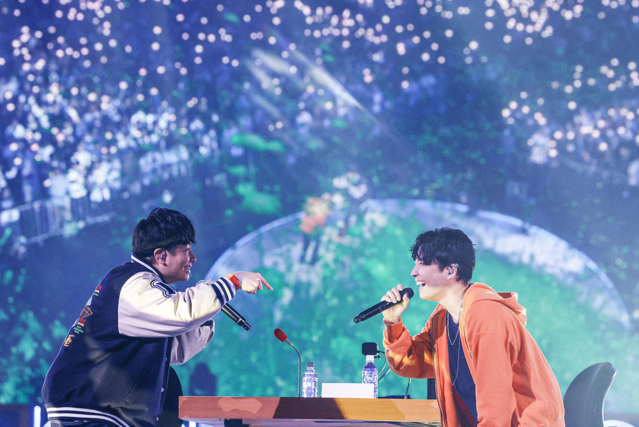 「オードリーのオールナイトニッポンin東京ドーム」にサプライズで登場した星野源（右）