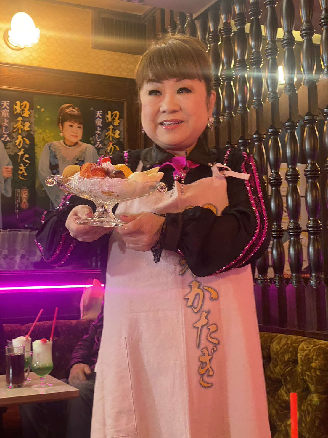 新曲「昭和かたぎ」発売イベントで1日店長を務めた天童よしみ（撮影・加藤理沙）