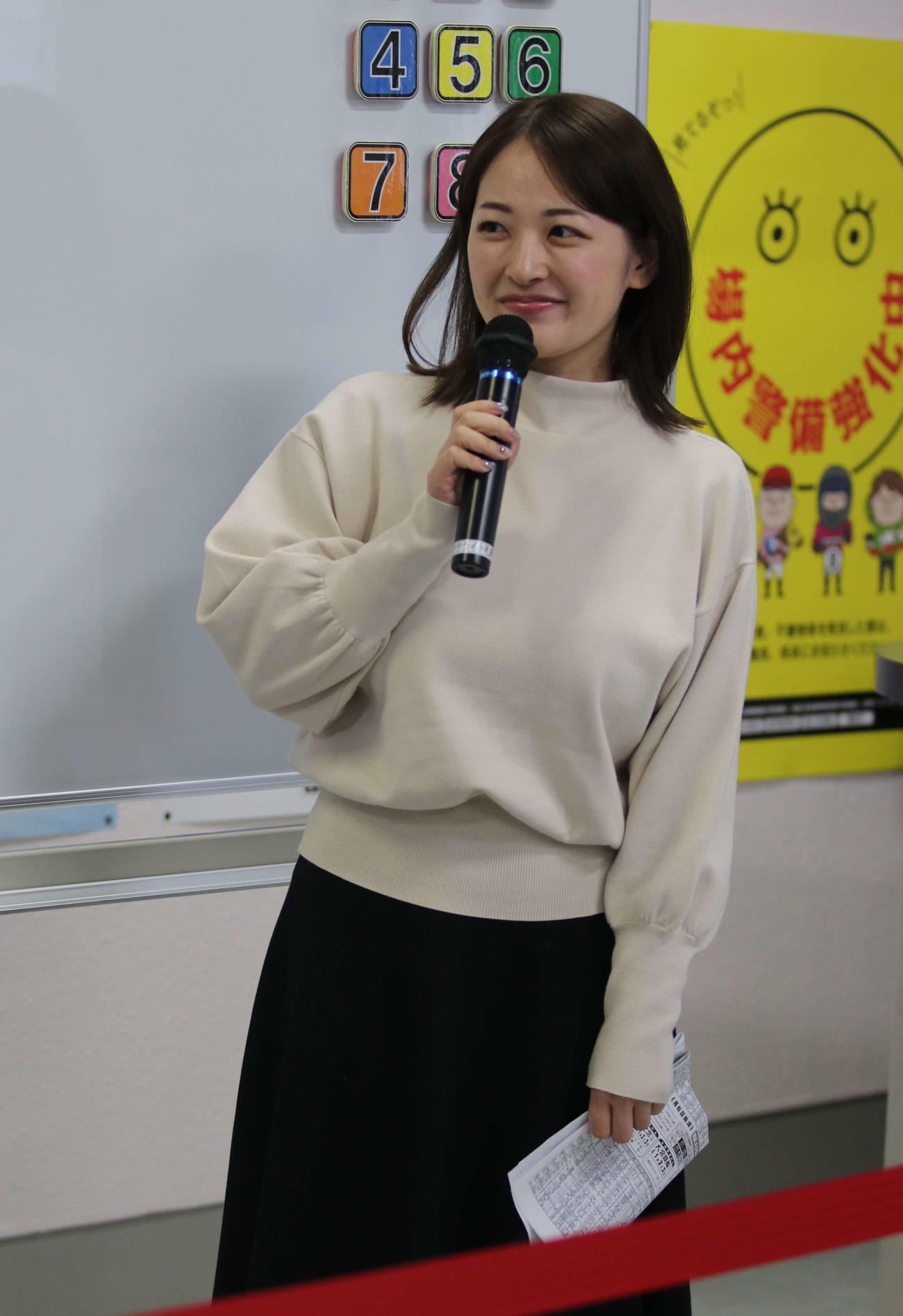 競輪イベントにゲスト出演したグラビアアイドルの柳瀬