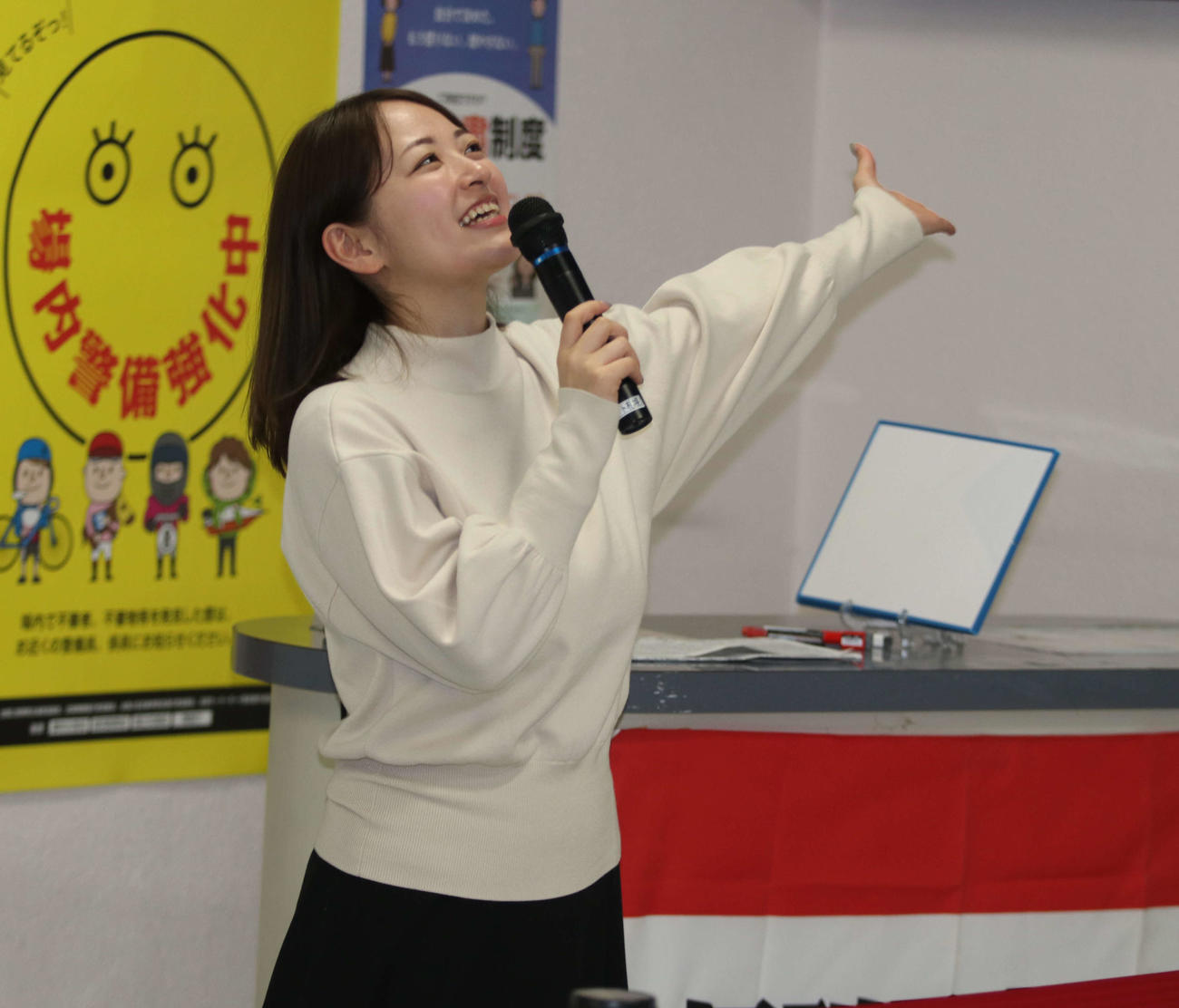 競輪イベントにゲスト出演したグラビアアイドルの柳瀬
