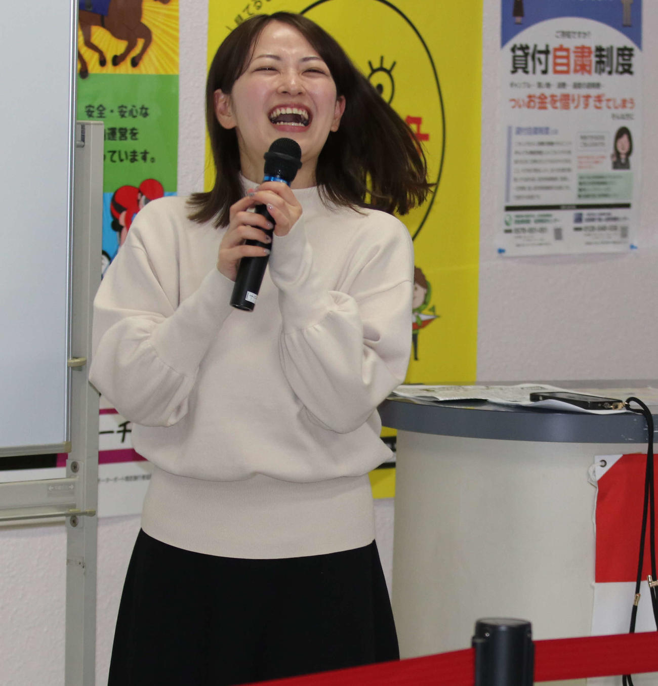 競輪イベントにゲスト出演したグラビアアイドルの柳瀬