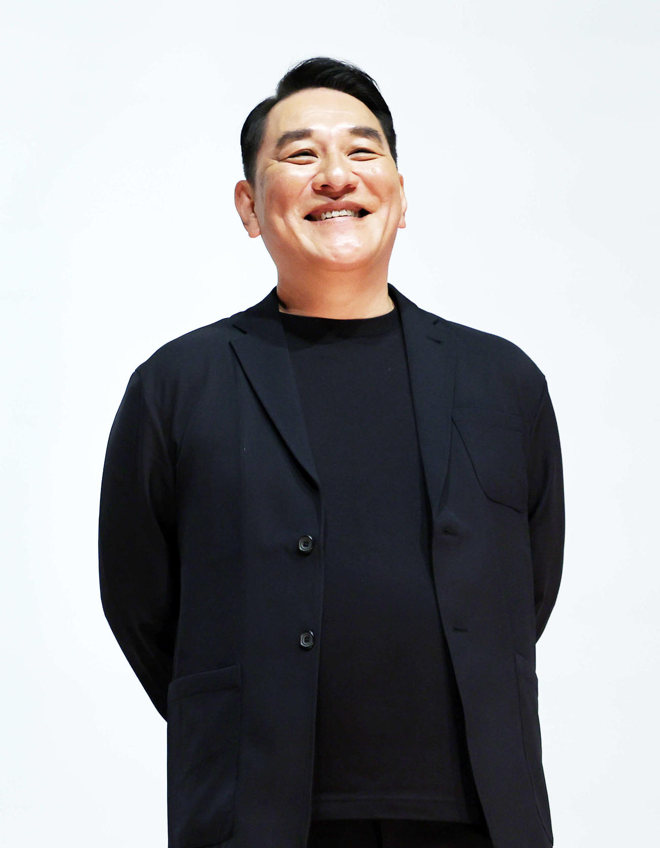 「水平線」完成披露上映会に登壇し笑顔を見せるピエール瀧（撮影・鈴木正人）