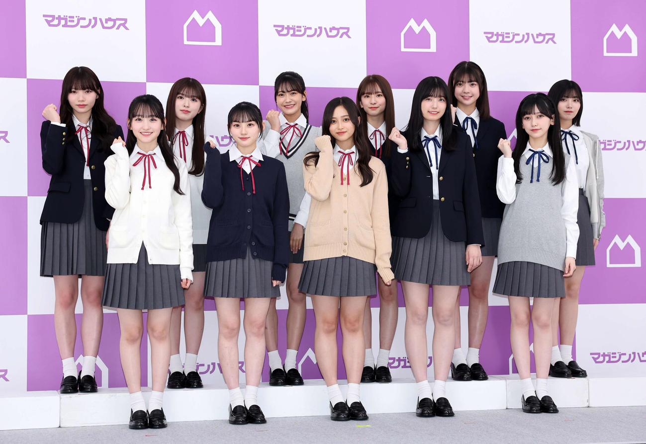 乃木坂46小川彩、チャームポイントは「3毛」 写真集を齋藤飛鳥に渡し
