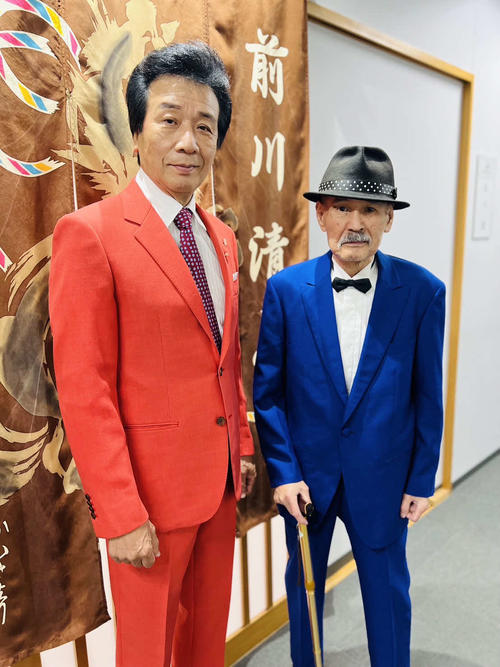 前川清55周年コンサート博多座の楽屋前にて。前川清（左）と小林正樹さん