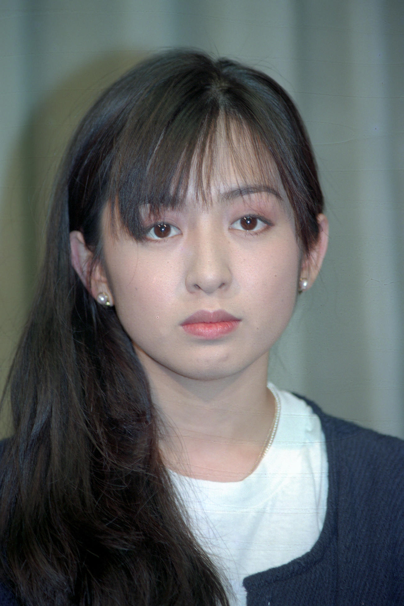 会見に出席した斉藤由貴（1993年7月19日）