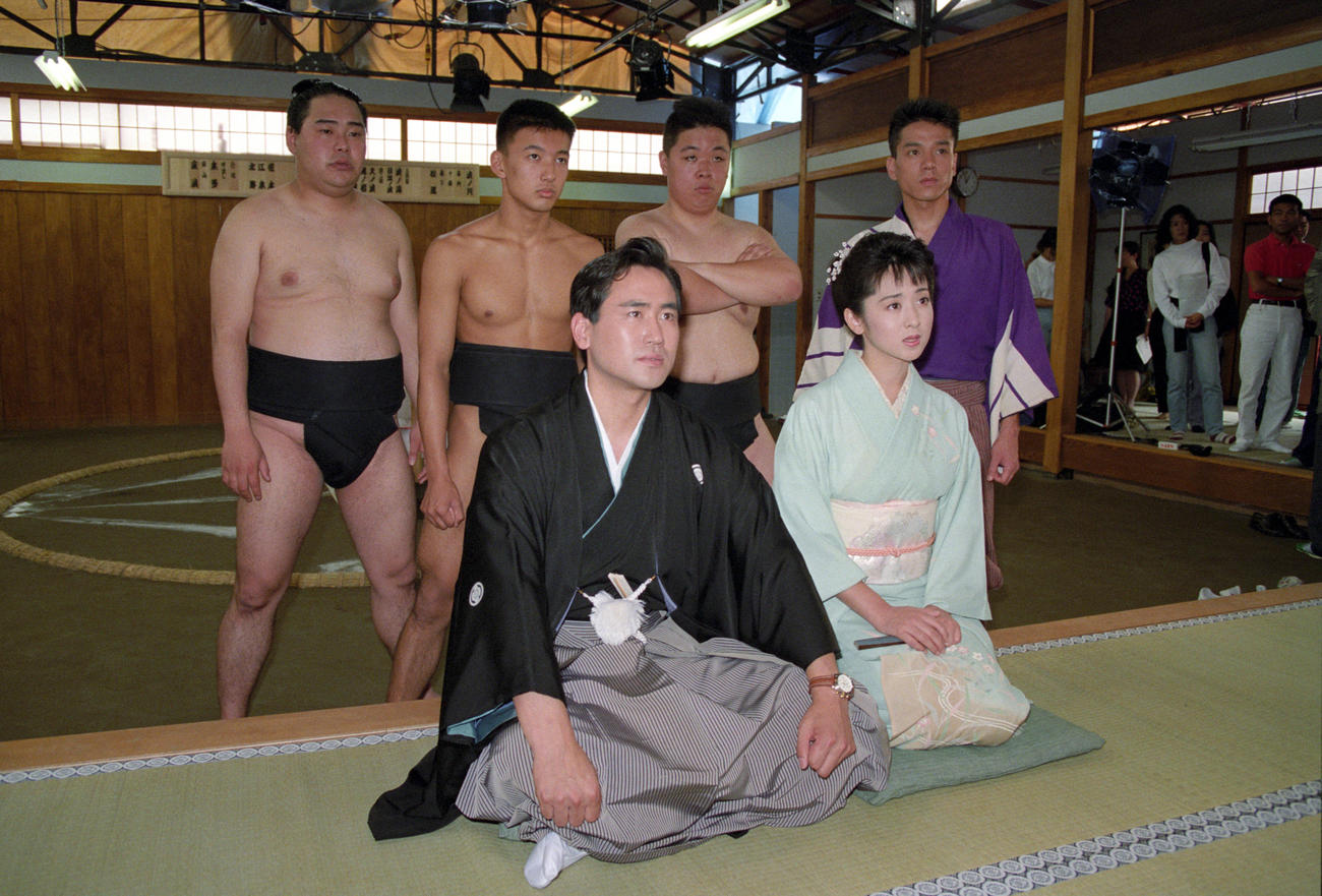 日本テレビ「まったナシ！」会見で前列左から永島敏行、斉藤由貴、後列左から田口浩正、山本太郎、伊集院光、勝村政信（1992年6月）