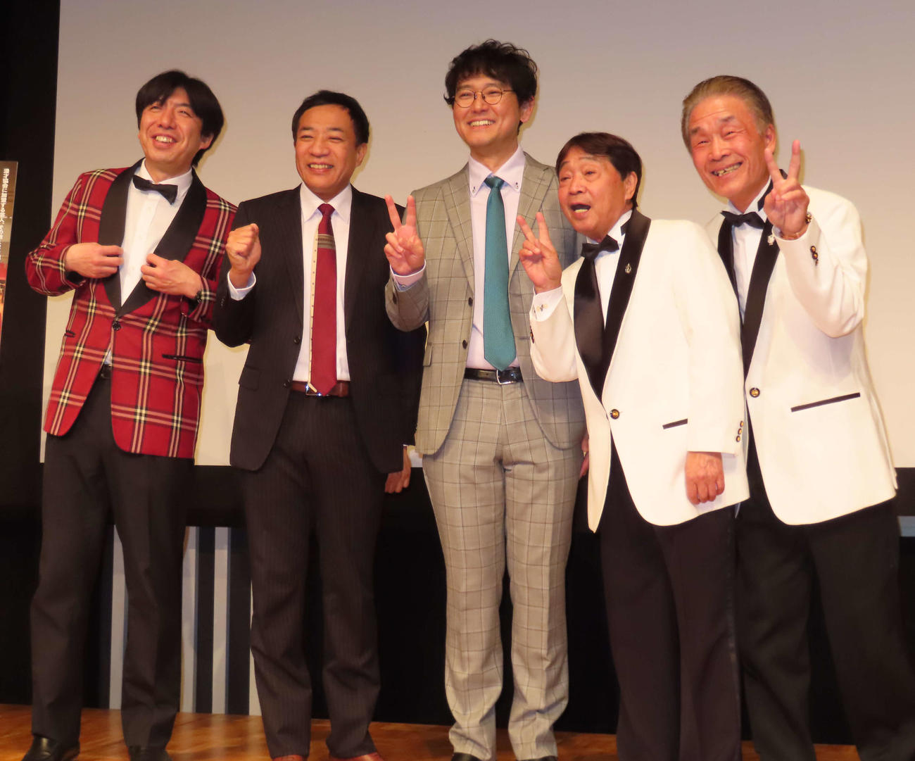 「漫才協会　THE MOVIE～舞台の上の懲りない面々～」先行上映会に出席した、左からねづっち、ナイツ塙宣之、土屋伸之、おぼん・こぼんのこぼん、おぼん