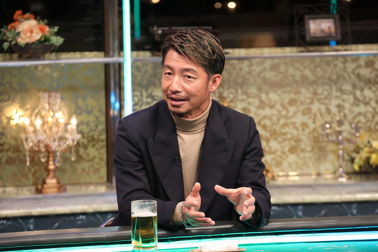 フジテレビ系「酒のツマミになる話」に出演する鳥谷敬（C）フジテレビ